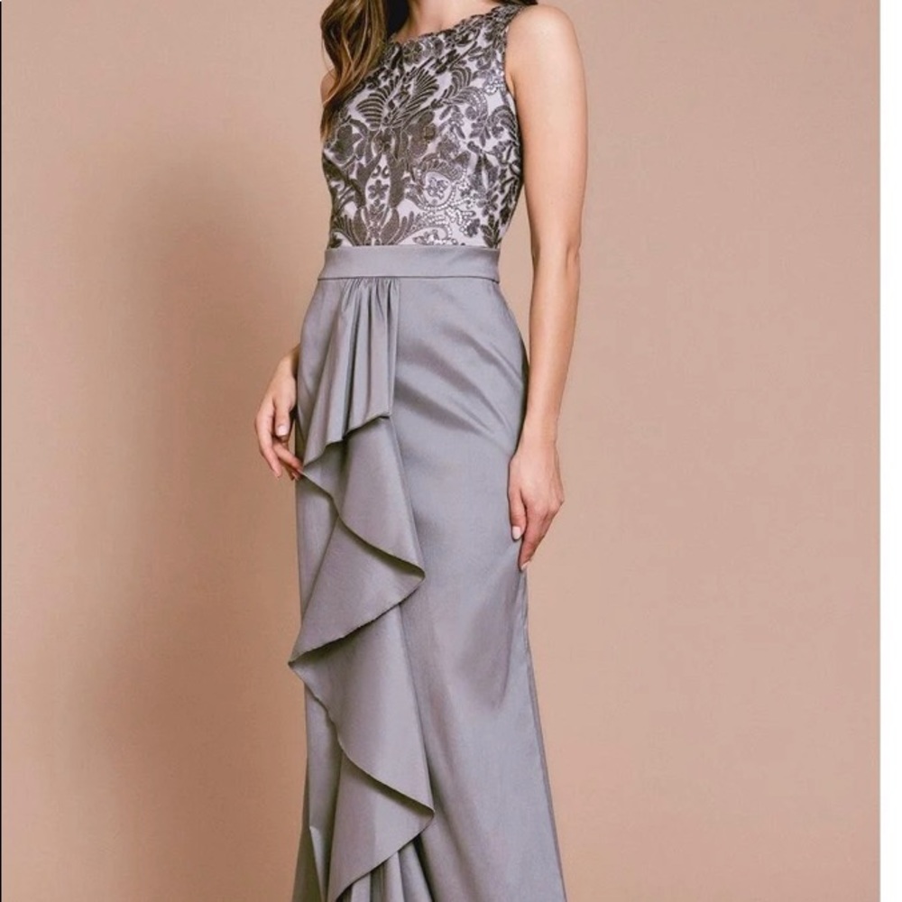 Beautiful gray Tadashi Shoji formal, size 14, gown
